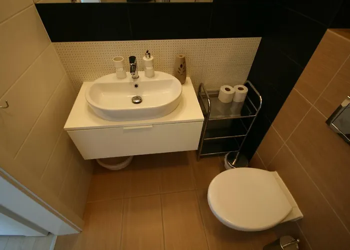 Grey & White Pogodne شقة