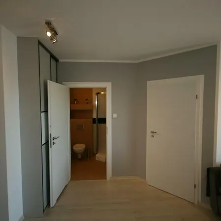 Grey & White Pogodne *