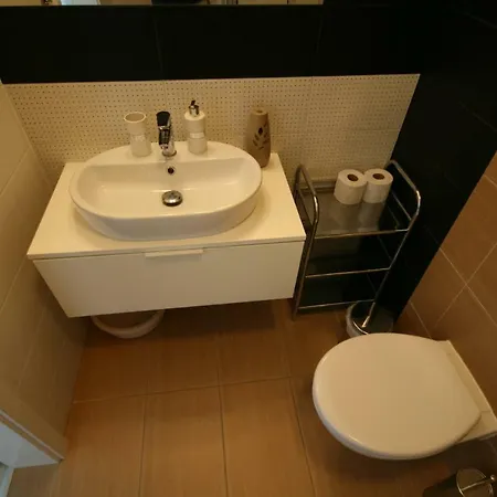 Grey & White Pogodne アパート